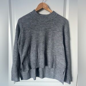 U2B gray high low sweater size L
